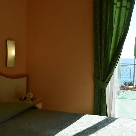 Moresco Hotel 3*